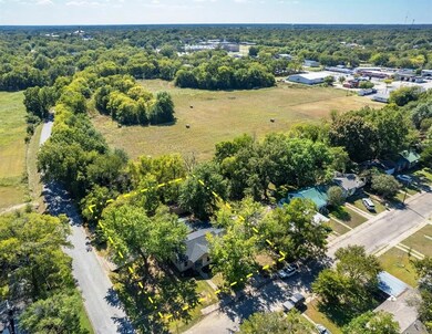 256 E Boyd St, Bonham, TX 75418 - photo 3