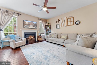 42914 Overly Square, Chantilly, VA 20152 - photo 2