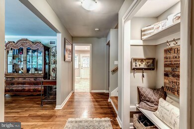 9102 Hamilton Dr, Fairfax, VA 22031 - photo 4