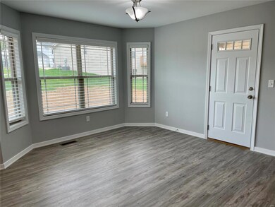 Window bay dining area