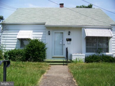 309 Commerce St, Waynesboro, PA 17268 - photo 2