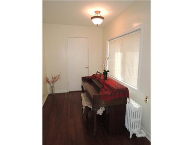 Entry/Foyer.