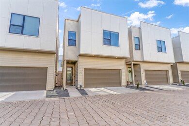 4705 Thornton Grove, Houston, TX 77018 - photo 3