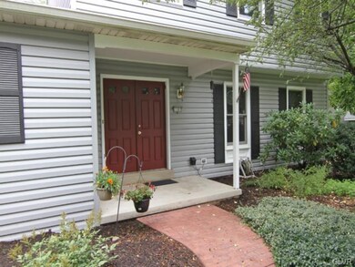 1187 Clearview Cir, Allentown, PA 18103 - photo 6