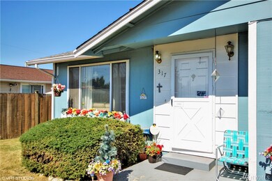 317 Calistoga St W, Orting, WA 98360 - photo 2