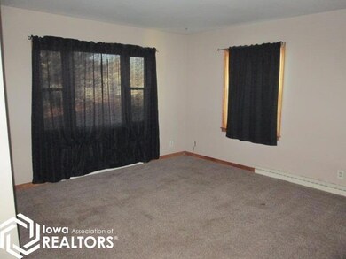 308 S 3rd St, Klemme, IA 50449 - photo 2