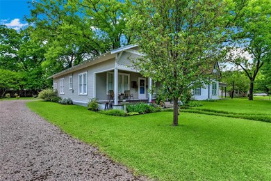 1107 S Lindsay St, Gainesville, TX 76240 - photo 2