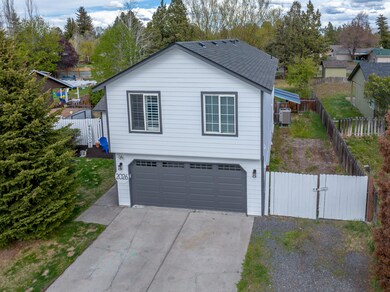 2026 SW 27th St, Redmond, OR 97756 - photo 2