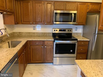 12205 Saint Peter Ct unit F, Germantown, MD 20874 - photo 3