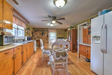176 Gilliam Ave-23