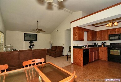 Kitchen/Dinette/ Living