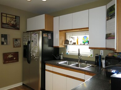 13 Congress St, Lebanon, NH 03766 - photo 3