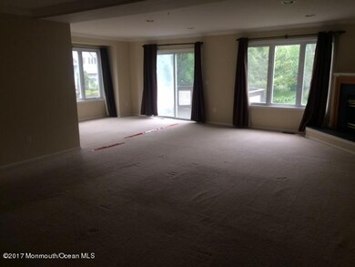 351-571918 livingroom (7)