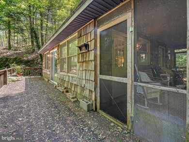 1414 Briary Bottom Ln, Great Cacapon, WV 25422 - photo 4