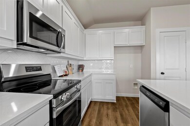 1406 Quail Creek Dr, Cleburne, TX 76033 - photo 5