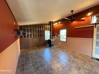 152 E State St unit Ext, Gloversville, NY 12078 - photo 6