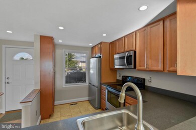 11818 Ashbrook Ct, Germantown, MD 20876 - photo 7