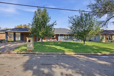 502 Tahiti Dr, Granbury, TX 76048 - photo 3