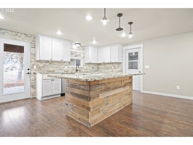 13644 Agate Rd, Eagle Point, OR 97524 - photo 3