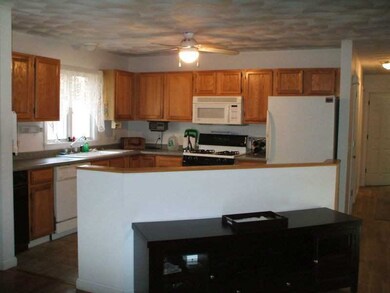 131 Erin Dr, Wakefield, RI 02879 - photo 2