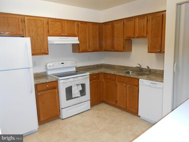7423 Rokeby Dr unit 10-2, Manassas, VA 20109 - photo 2