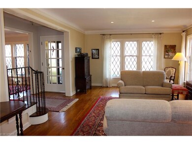 BEAUTIFUL LEADED GLASS WINDOW.