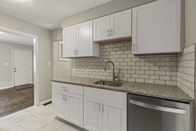 2025-5-31 2592 Grasmere Ave 044