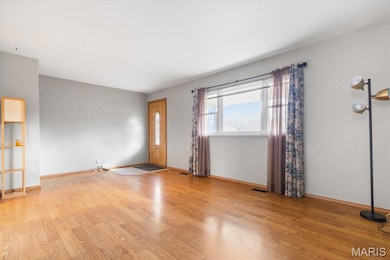 11061 Galaxy Dr, Maryland Heights, MO 63043 - photo 4