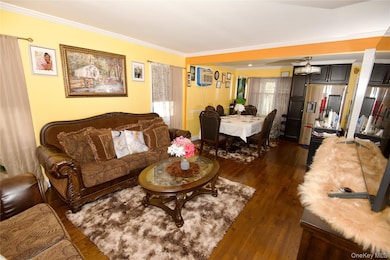 642 Dorothea Ln, Elmont, NY 11003 - photo 5