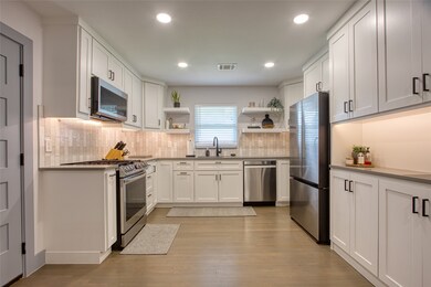 858 Sara Rose St, Houston, TX 77018 - photo 7