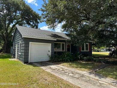 369 Hilltop Cir, New Iberia, LA 70563 - photo 2