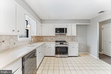 121 Forge Hill Ln, Phoenixville, PA 19460 - photo 6