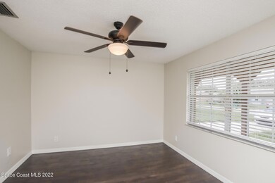 004-photo-living-room-11703966