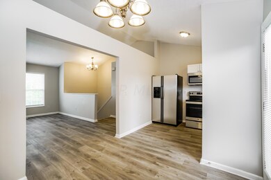 1579 Autumn Village Dr, Columbus, OH 43223 - photo 7