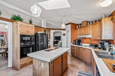 7751 Red Garnet Kitchen(1)