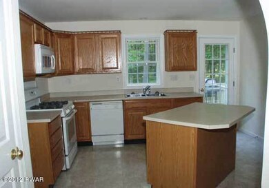 107 Tan Oak Ct, Milford, PA 18337 - photo 6