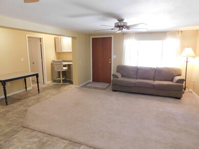 2058 Pinehaven (9)