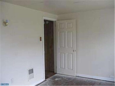 2900 W Octagon Rd, Camden, NJ 08104 - photo 3