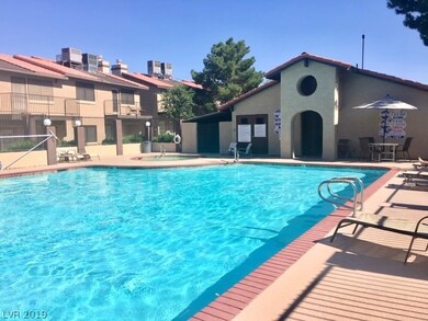 SPARKLING POOL AND SPA! Enjoy the good life living