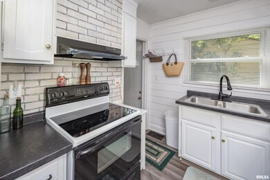 3118 Indian Rd, Davenport, IA 52802 - photo 4