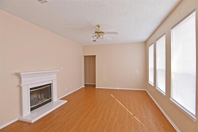 3909 Parkhaven Dr, Denton, TX 76210 - photo 3