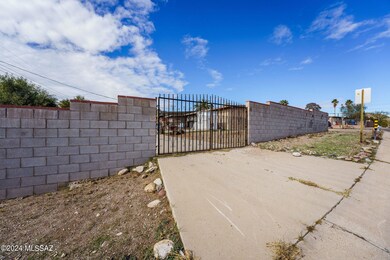 Corner lot with Double Side Gate