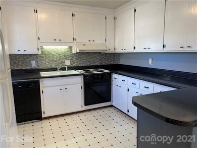 144 Polly Dr, Statesville, NC 28625 - photo 3