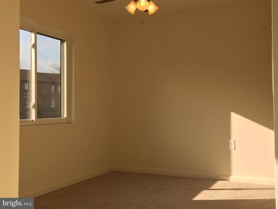 607 Center St unit 104, Herndon, VA 20170 - photo 4