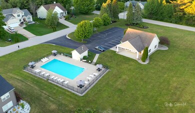 Association pool, club house...