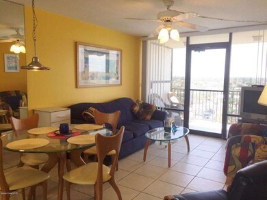 5-E Living,Dining Area!