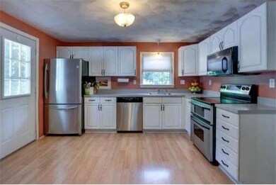 9 Phillips Ave, Wilmington, MA 01887 - photo 4