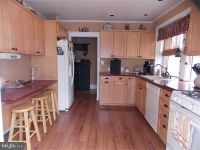 102 W Winona Ave, Norwood, PA 19074 - photo 4