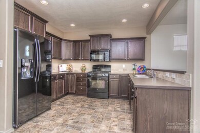 61145 Brosterhous Rd, Bend, OR 97702 - photo 2