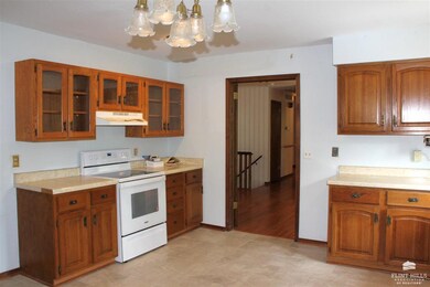 1716 Sheffield Cir, Manhattan, KS 66503 - photo 4